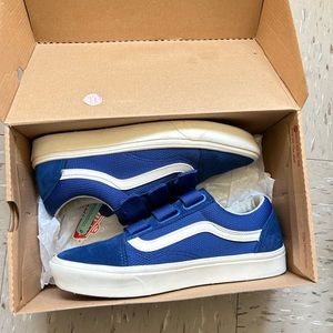 Blue Vans size 9 women’s 7.5 men’s